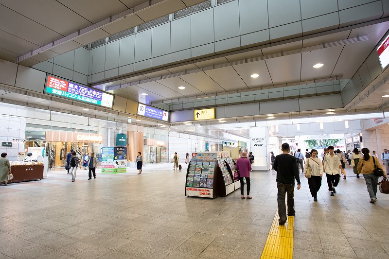 JR中央線「立川駅」を南口にお進みください。